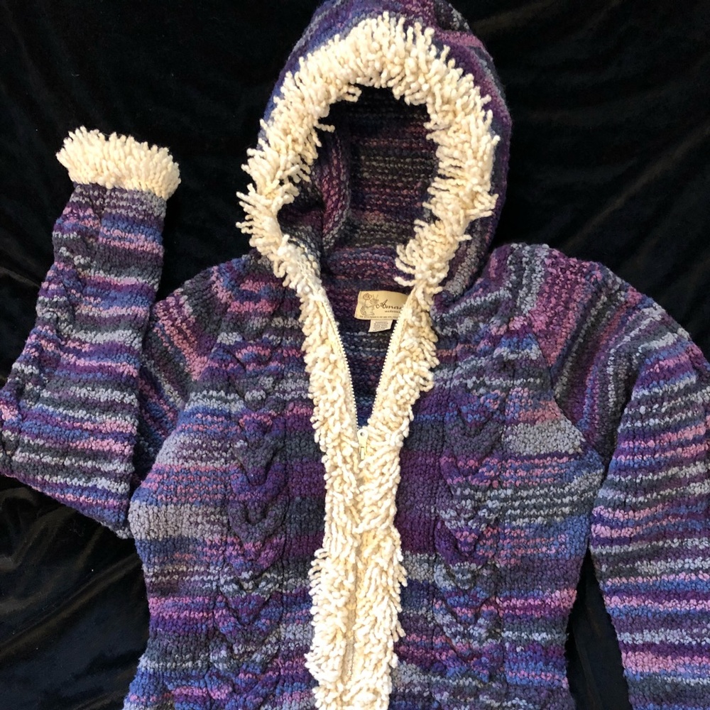 Amano Artesanias hooded zipper sweater.